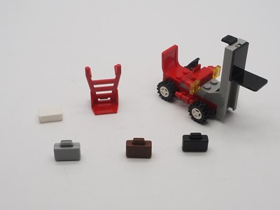 Lot 135 - LEGO SYSTEM 6597 AIRPORT - Century Skyway -...