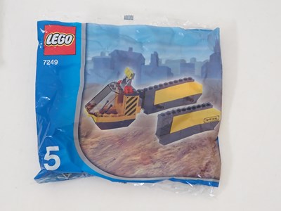 Lot 137 - LEGO CITY 7249 - XXL Mobile Crane - appears...