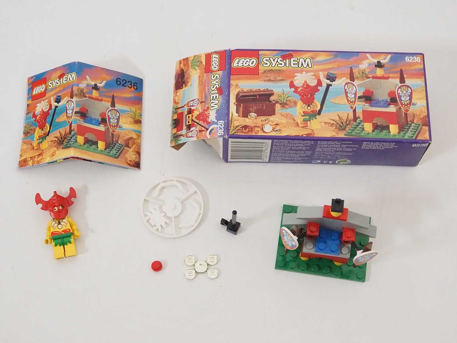 Lot 140 - LEGO SYSTEM PIRATES 6236 - King Kahuka -...