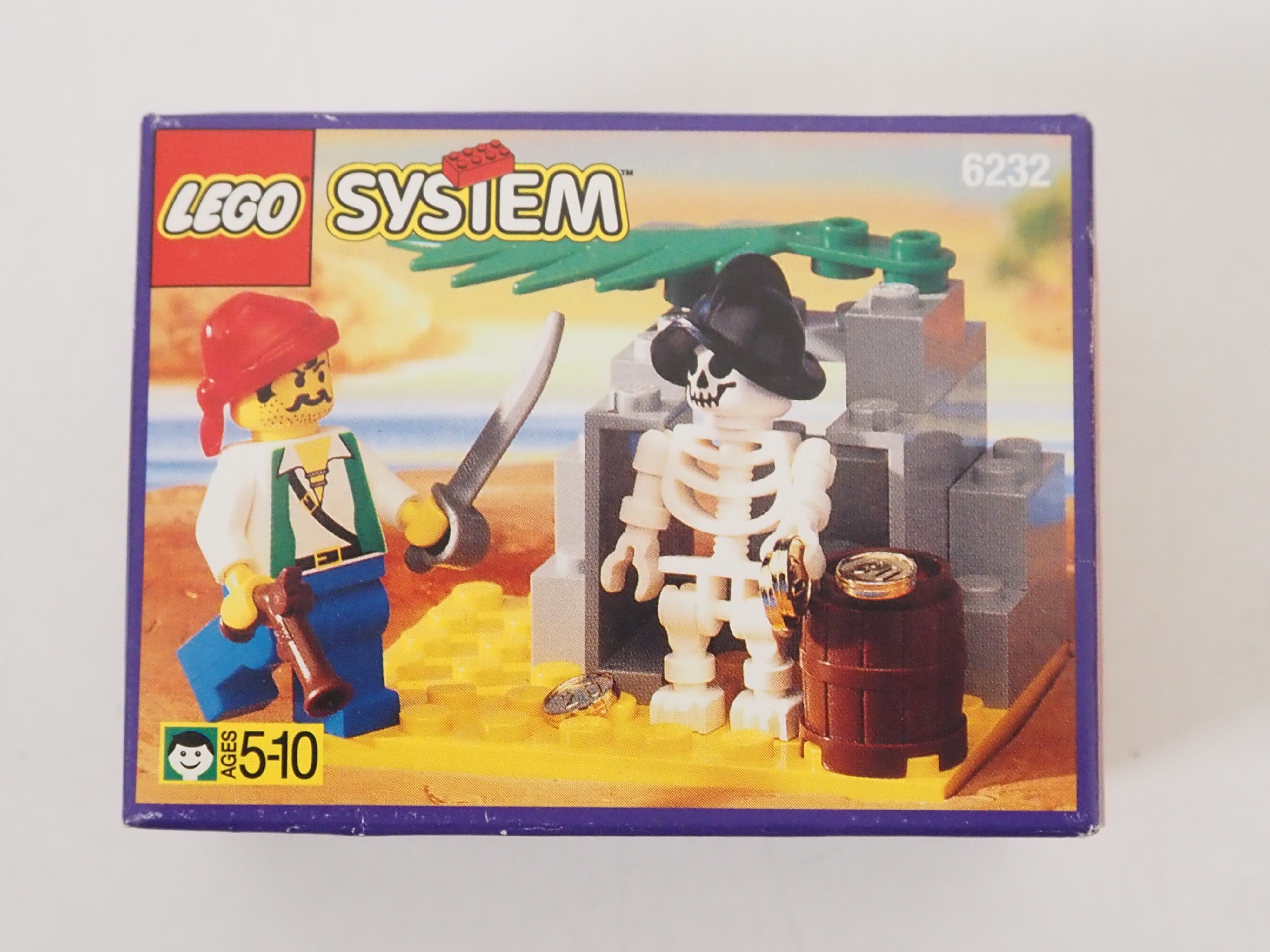 Lot 145 LEGO SYSTEM PIRATES 6232 Skeleton Crew