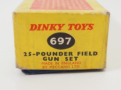 Lot 7 - A DINKY TOYS 697 25-Pounder Field Gun Set - G...