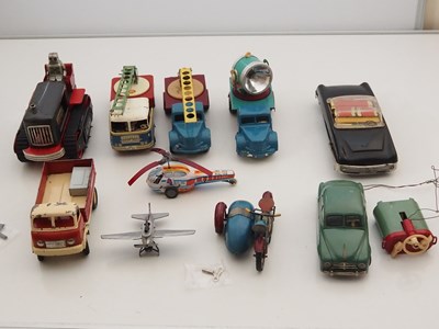 Lot 200 - A group of vintage tinplate clockwork and...