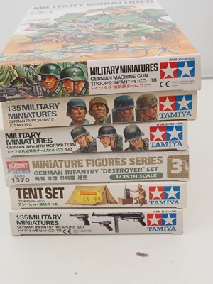 Lot 231 - A group of unbuilt plastic military vehicle...