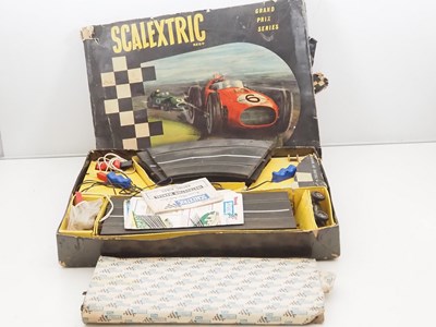 Lot 237 - A TRIANG SCALEXTRIC Grand Prix racing set to...