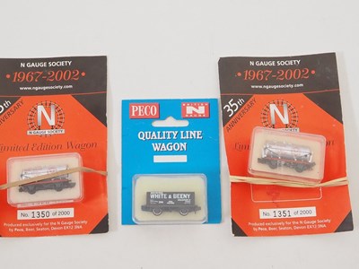 Lot 277 - A group of N gauge rolling stock comprising...