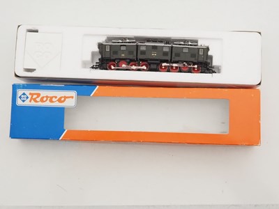 Lot 297 - A pair of ROCO HO gauge German Outline...