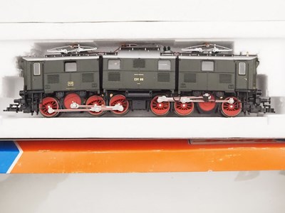 Lot 297 - A pair of ROCO HO gauge German Outline...