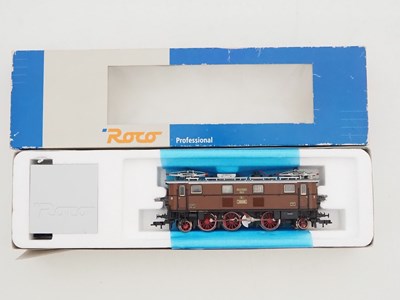 Lot 297 - A pair of ROCO HO gauge German Outline...