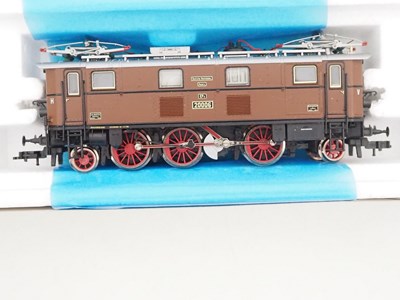 Lot 297 - A pair of ROCO HO gauge German Outline...