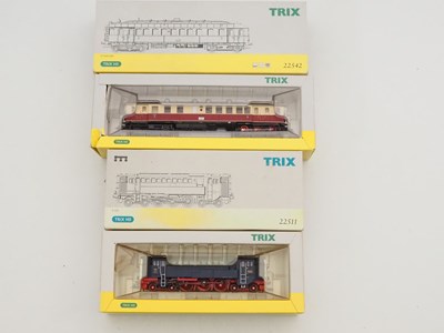 Lot 298 - A pair of TRIX HO gauge German Outline model...