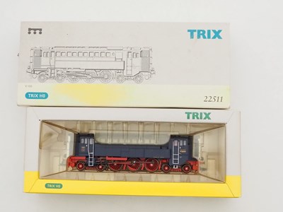 Lot 298 - A pair of TRIX HO gauge German Outline model...
