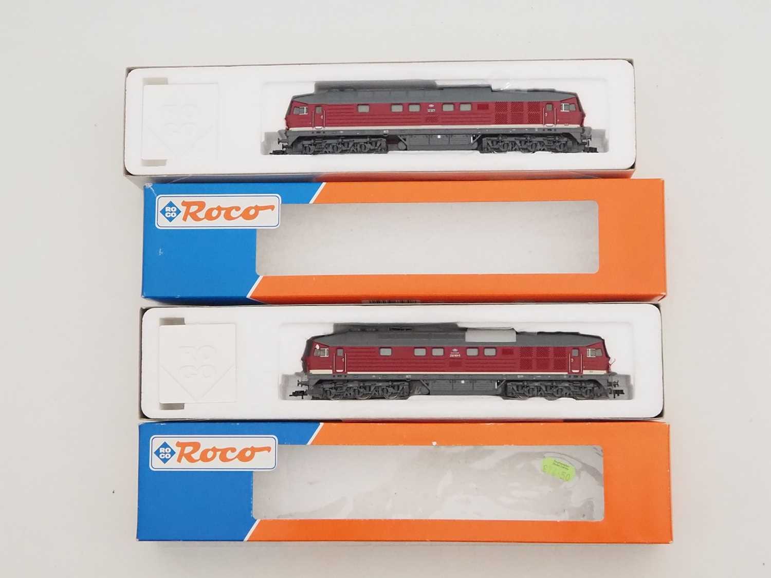 Lot 305 - A Pair Of Roco Ho Gauge German Outline