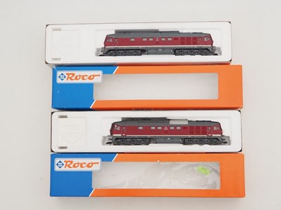 Lot 305 - A pair of ROCO HO gauge German Outline diesel...