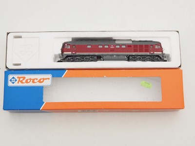 Lot 305 - A pair of ROCO HO gauge German Outline diesel...