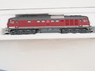 Lot 305 - A pair of ROCO HO gauge German Outline diesel...