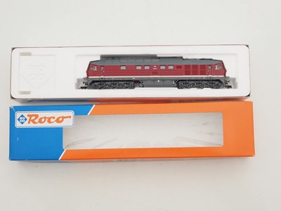 Lot 305 - A pair of ROCO HO gauge German Outline diesel...