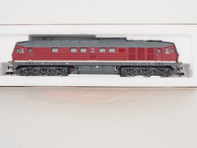 Lot 305 - A pair of ROCO HO gauge German Outline diesel...