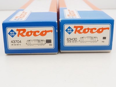 Lot 305 - A pair of ROCO HO gauge German Outline diesel...