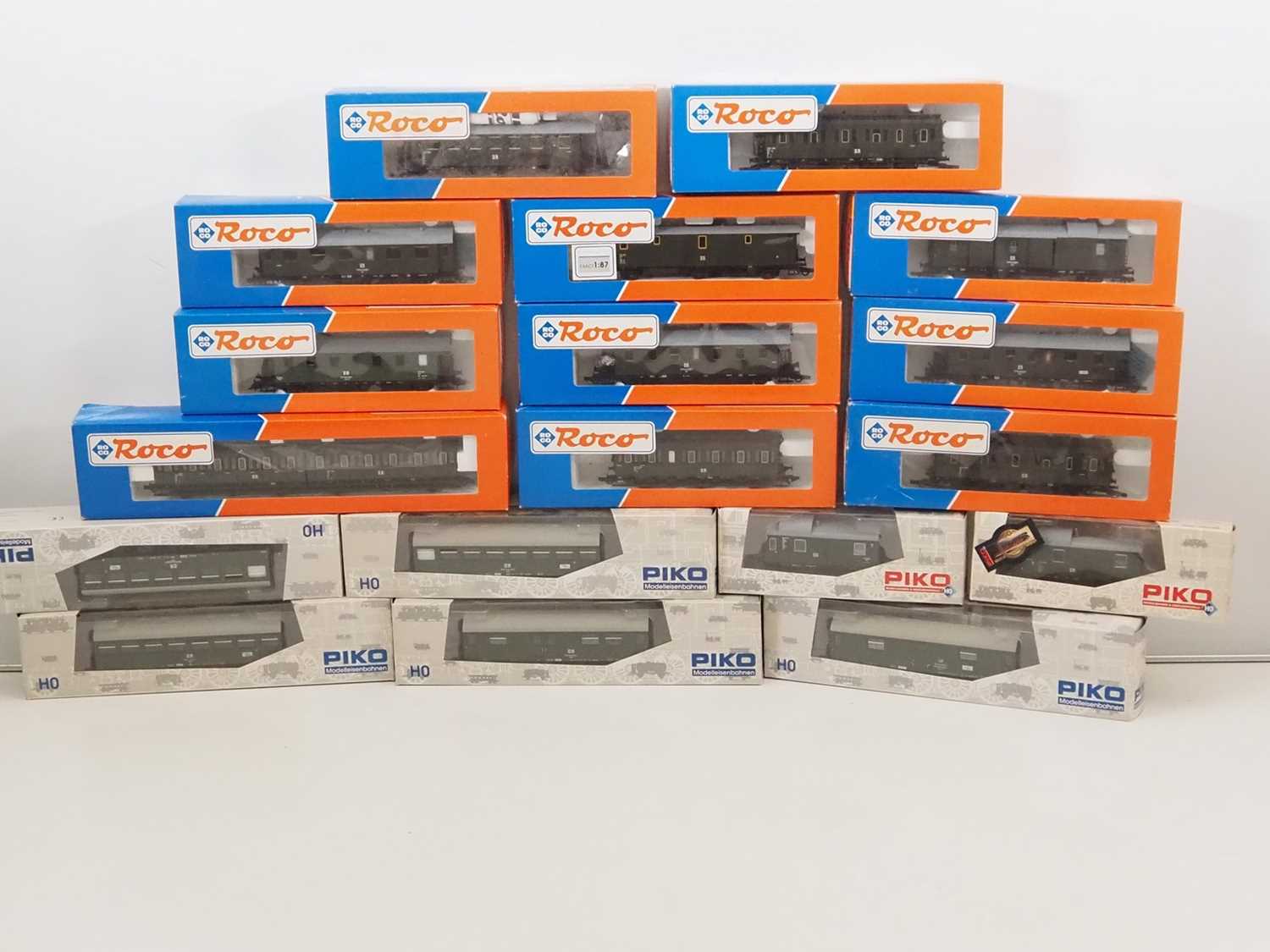 Lot 337 - A group of HO gauge German Outline 4 and 6...