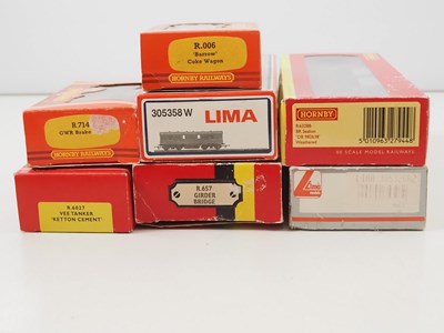 Lot 361 - A large quantity of mostly unboxed OO gauge...