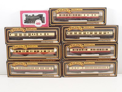 Lot 388 - A quantity of OO gauge model railway rolling...