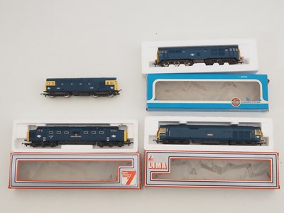 Lot 393 - A group of boxed and unboxed OO gauge diesel...