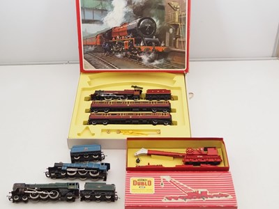 Lot 400 - A mixed group of OO gauge rolling stock...