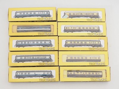 Lot 403 - A group of TRIX OO gauge passenger coaches in...