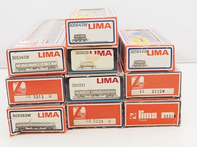 Lot 419 - A quantity of OO gauge rolling stock to...