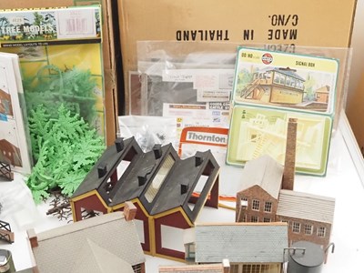 Lot 420 - A large collection of built card and plastic...