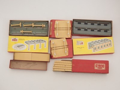 Lot 449 - A group of HORNBY DUBLO boxed OO gauge...