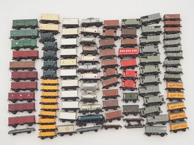 Lot 456 - A large tray of unboxed HORNBY DUBLO OO gauge...