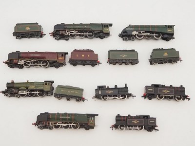 Lot 460 - A tray of unboxed OO gauge HORNBY DUBLO 2-rail...