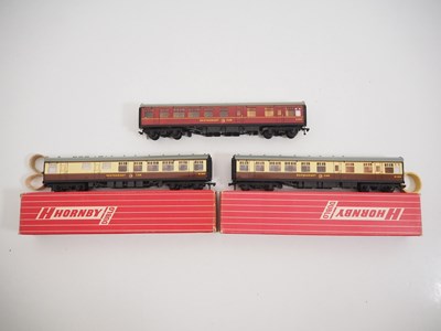 Lot 468 - A pair of HORNBY DUBLO OO gauge late issue...