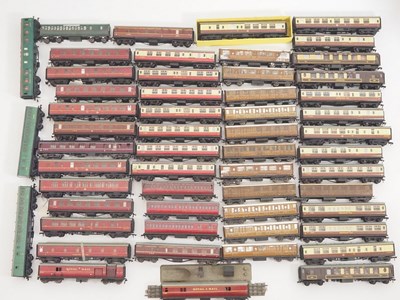Lot 478 - A tray of unboxed HORNBY DUBLO OO gauge...