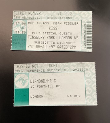 Lot 434 - KISSTORY (1994) A collectable KISS memorabilia...
