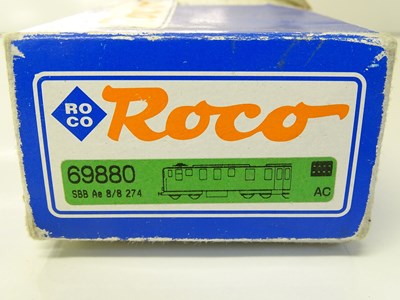 Lot 101 - HO SCALE MODEL RAILWAYS: A ROCO 69880 3 rail...