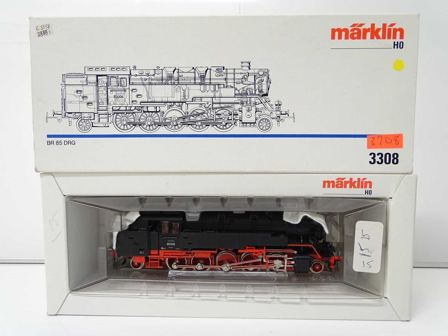 Lot 102 - HO SCALE MODEL RAILWAYS: A MARKLIN 3308 3