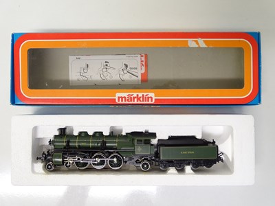 Lot 103 - HO SCALE MODEL RAILWAYS: A MARKLIN 3092...