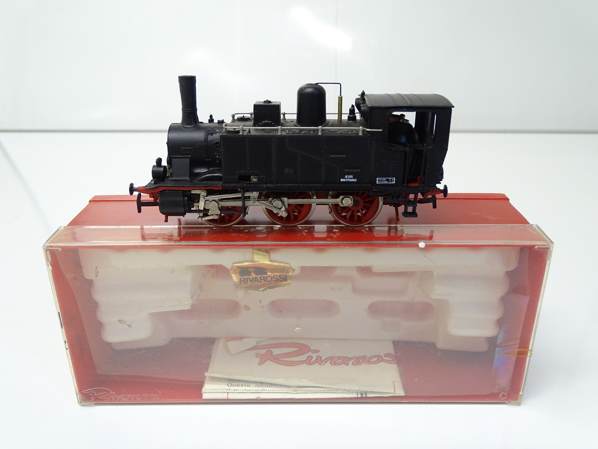 Lot 109 - HO SCALE MODEL RAILWAYS: A RIVAROSSI 1117