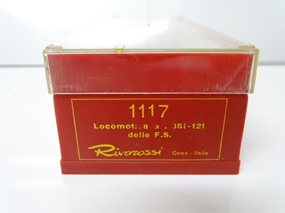 Lot 109 - HO SCALE MODEL RAILWAYS: A RIVAROSSI 1117...