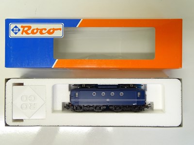 Lot 112 - HO SCALE MODEL RAILWAYS: A ROCO 63655 Dutch...