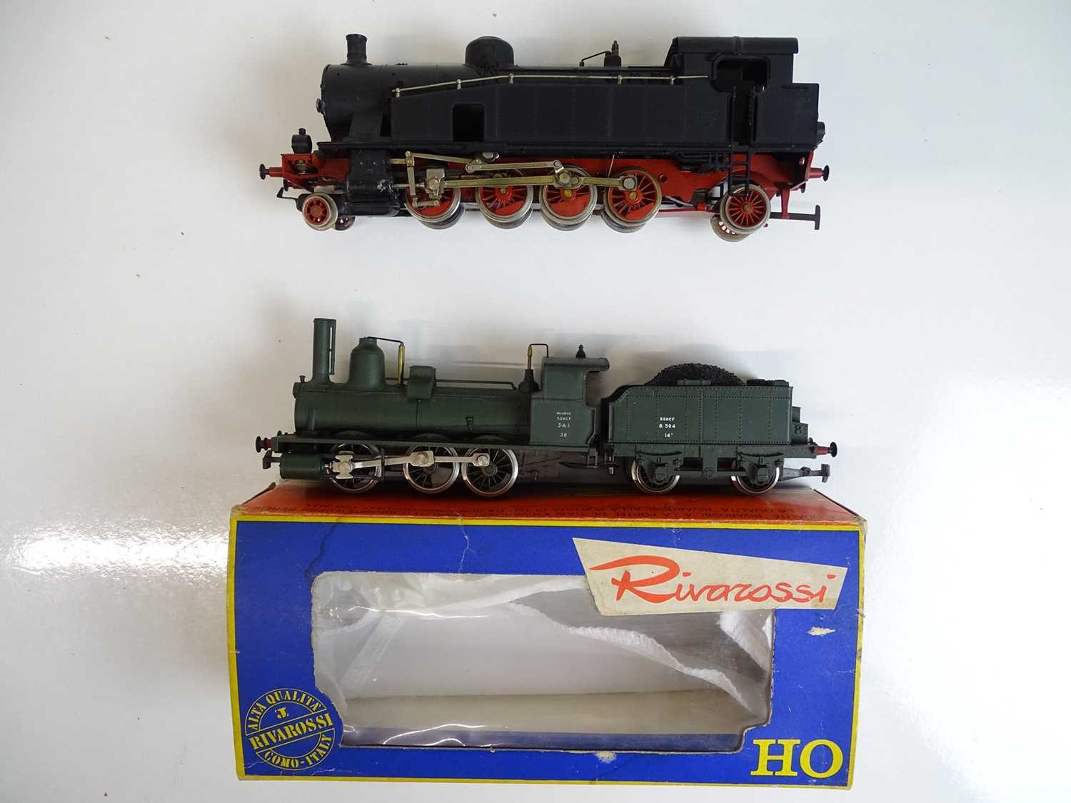 Lot 129 - HO SCALE MODEL RAILWAYS: A pair of unboxed...