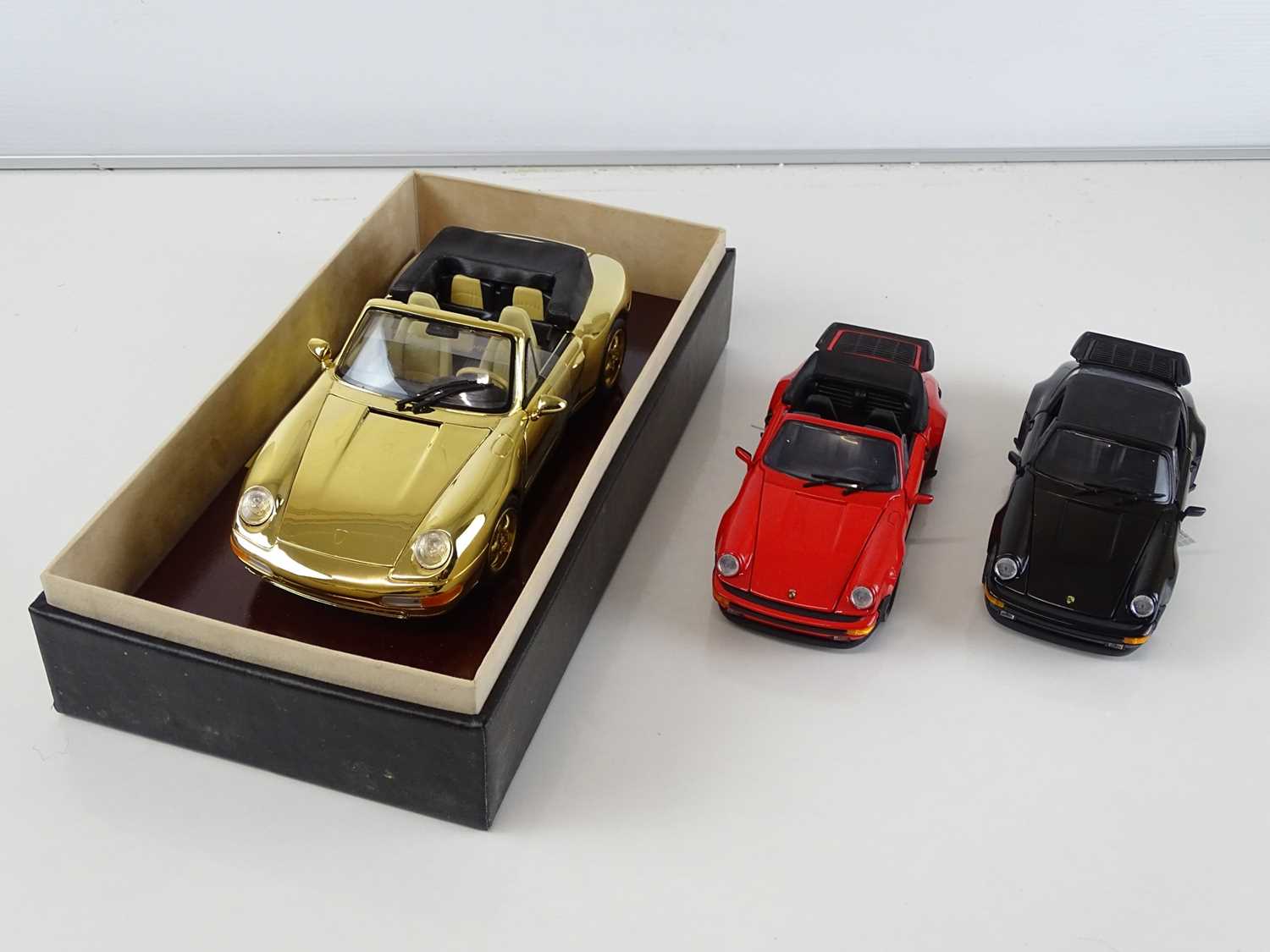 Lot 164 - A pair of FRANKLIN MINT diecast 1:24 scale