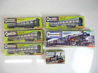 Lot 132 - HO SCALE MODEL RAILWAYS: A quantity of...