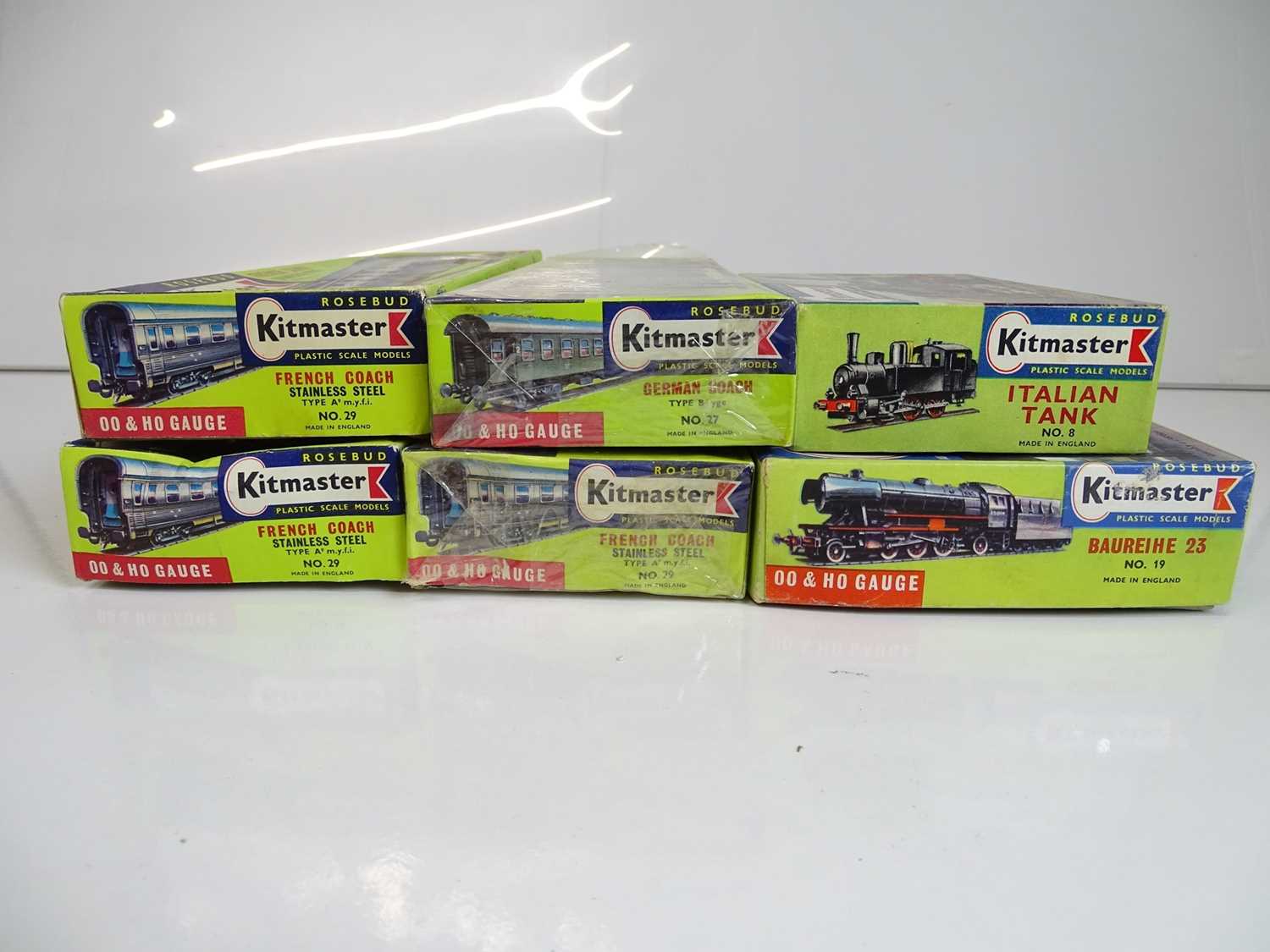 Lot 132 - HO SCALE MODEL RAILWAYS: A quantity of
