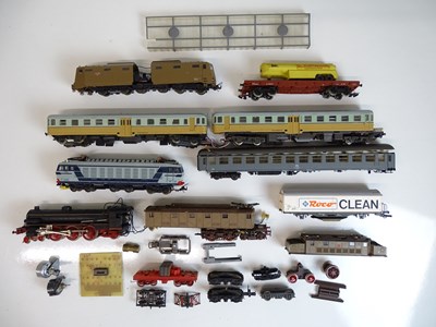 Lot 133 - HO SCALE MODEL RAILWAYS: A quantity of...