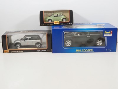 Lot 23 - A group of large scale diecast cars comprising...