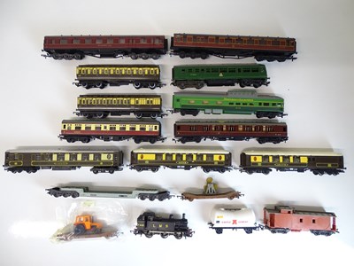 Lot 146 - OO SCALE MODEL RAILWAYS: A quantity of unboxed...
