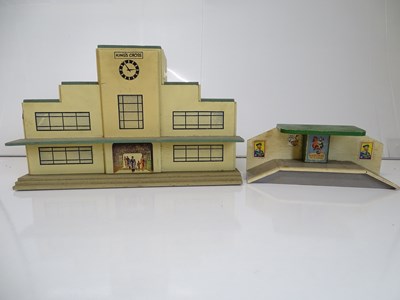 Lot 147 - OO SCALE MODEL RAILWAYS: A rare pre-war HORNBY...